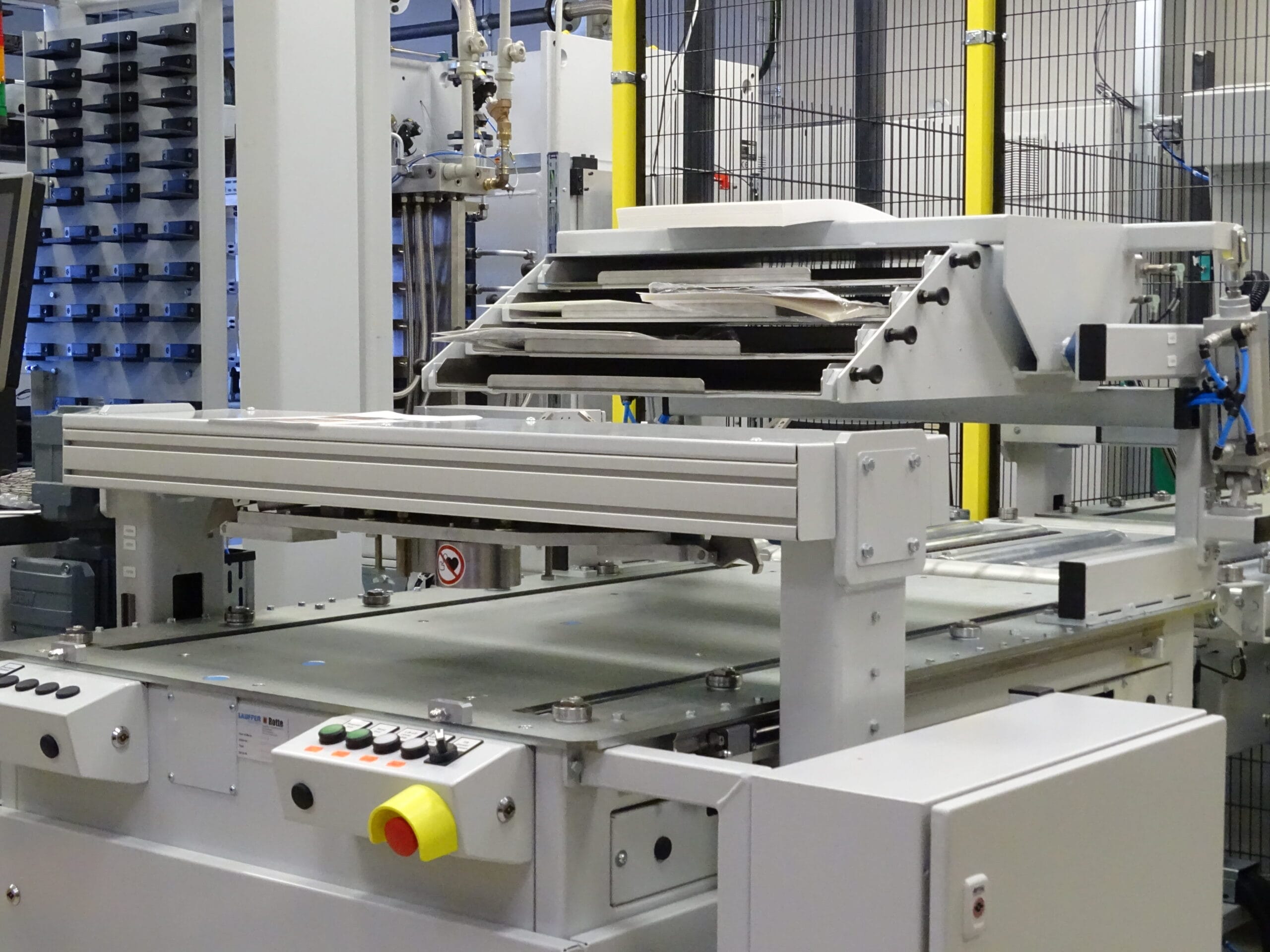 Gatema PCB - lisovací centrum Laufer, stroj pro lisování PCB